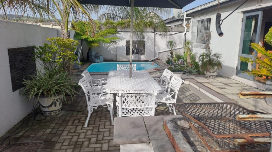 3 Bedroom Property for Sale in Loucharmante Western Cape